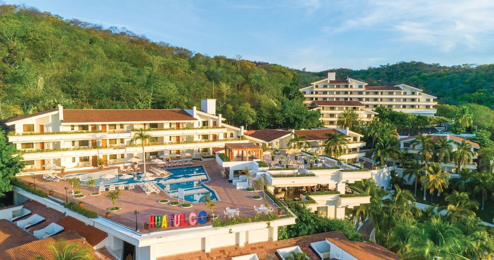 Park Royal Beach Huatulco All Inclusive in Santa Maria Huatulco, Mexico
