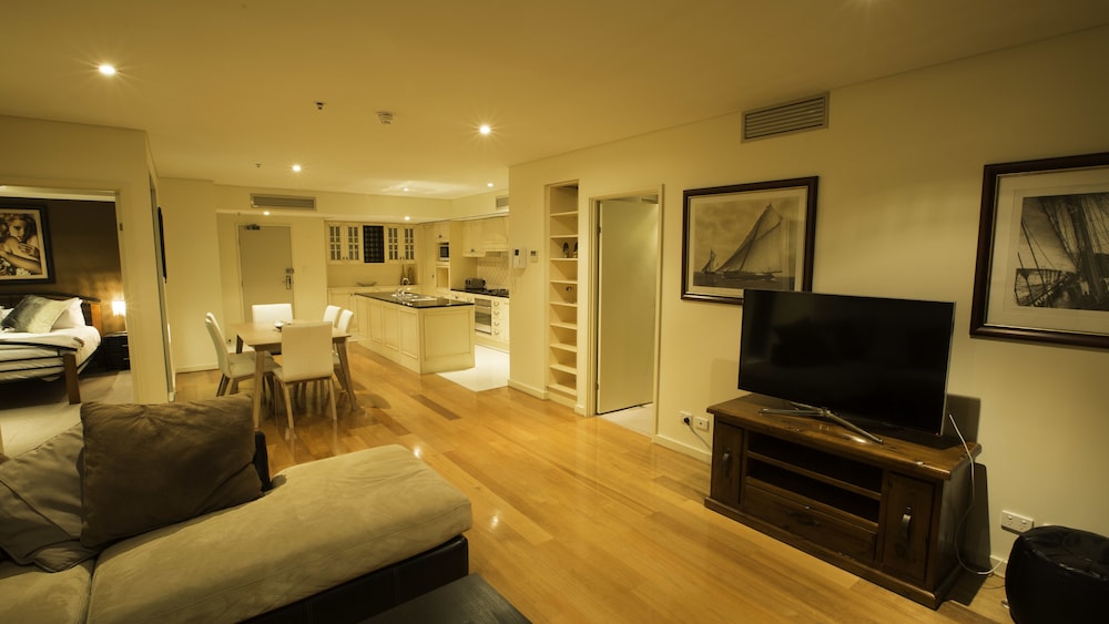 96 North Terrace Embassy — 4-Star Luxury Hotel in Adelaide, Australia