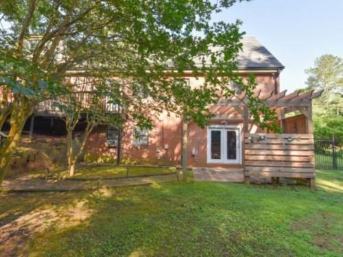 2 Units & Mins to UGA The Glory Glory Doghouse in Athens, United States