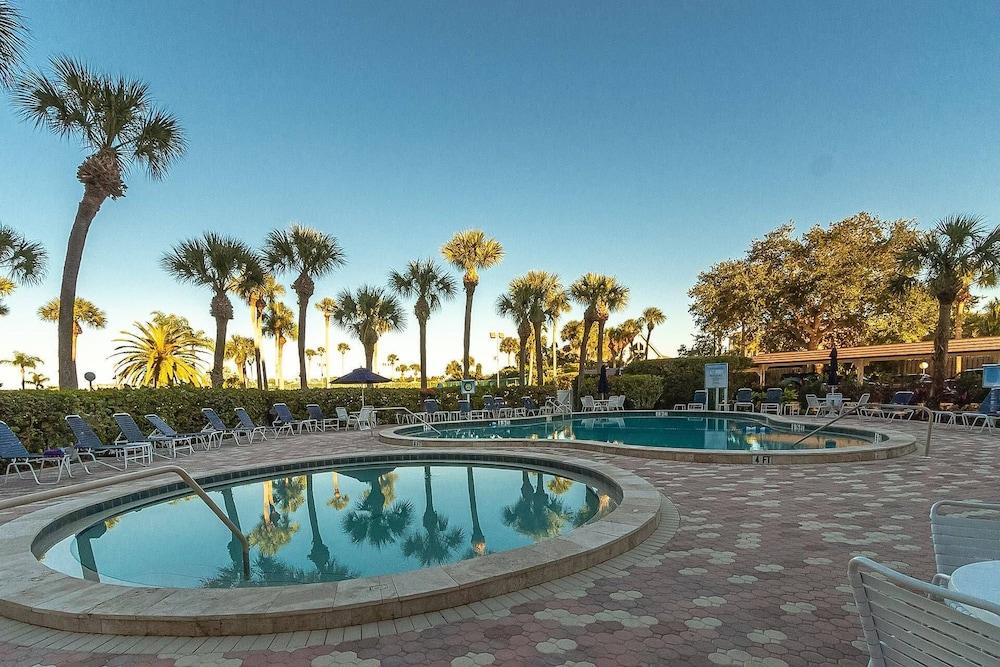 Harbor Towers Yacht Pool 1 Br condo by RedAwning - photo 19