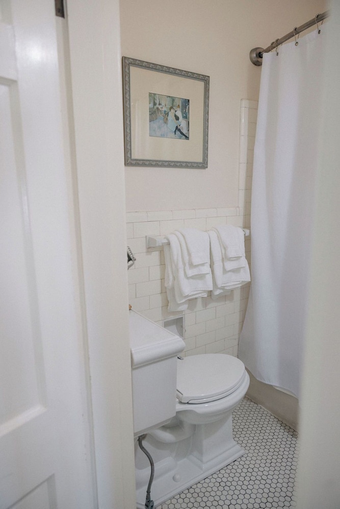 Kenmore Inn - photo 49