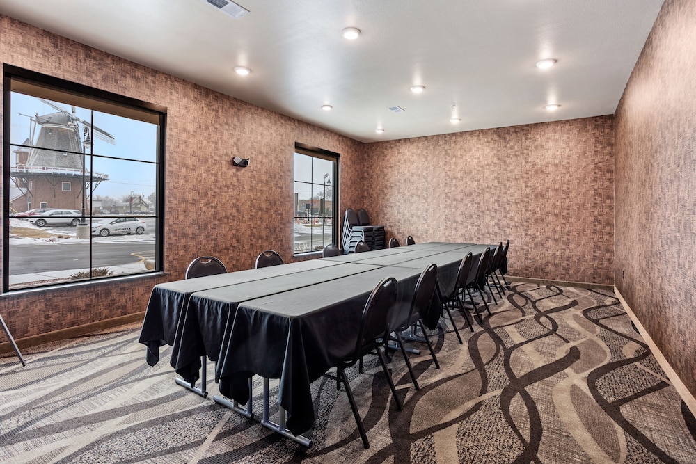 Cobblestone Hotel & Suites Little Chute - photo 47