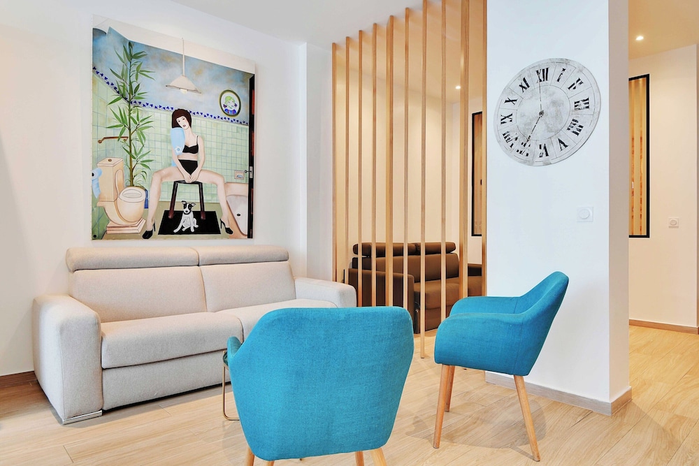 Welcoming Apartment 2br 8p Marche D'aligre — 4-Star Luxury Hotel in Paris, France