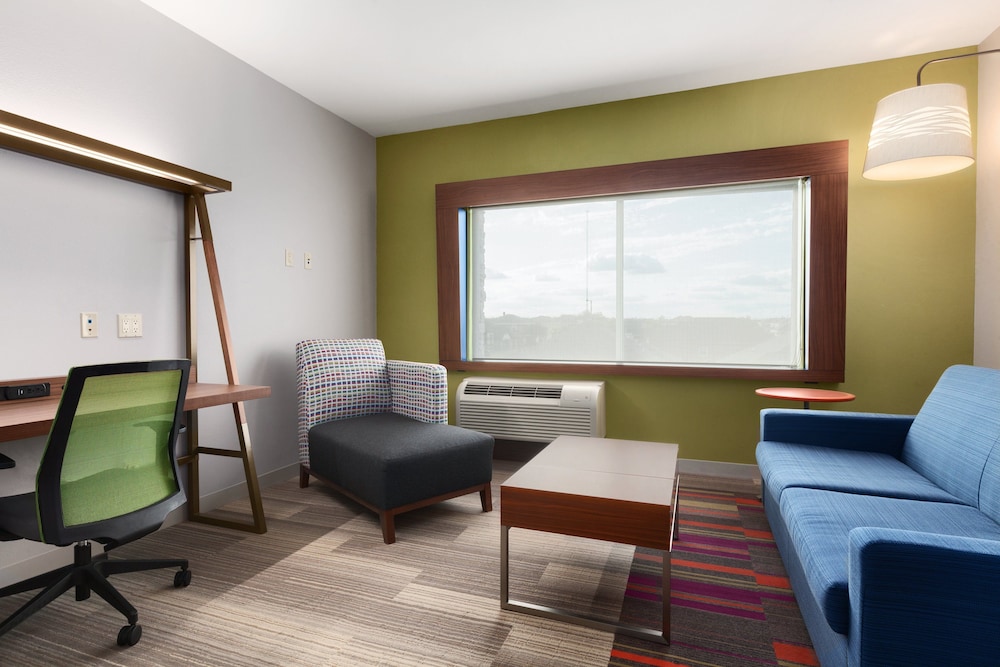 Holiday Inn Express & Suites Edinburg McAllen Area by IHG - photo 7