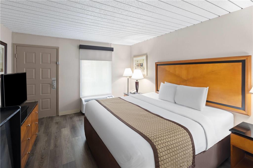 Baymont by Wyndham Knoxville I 75 - photo 16