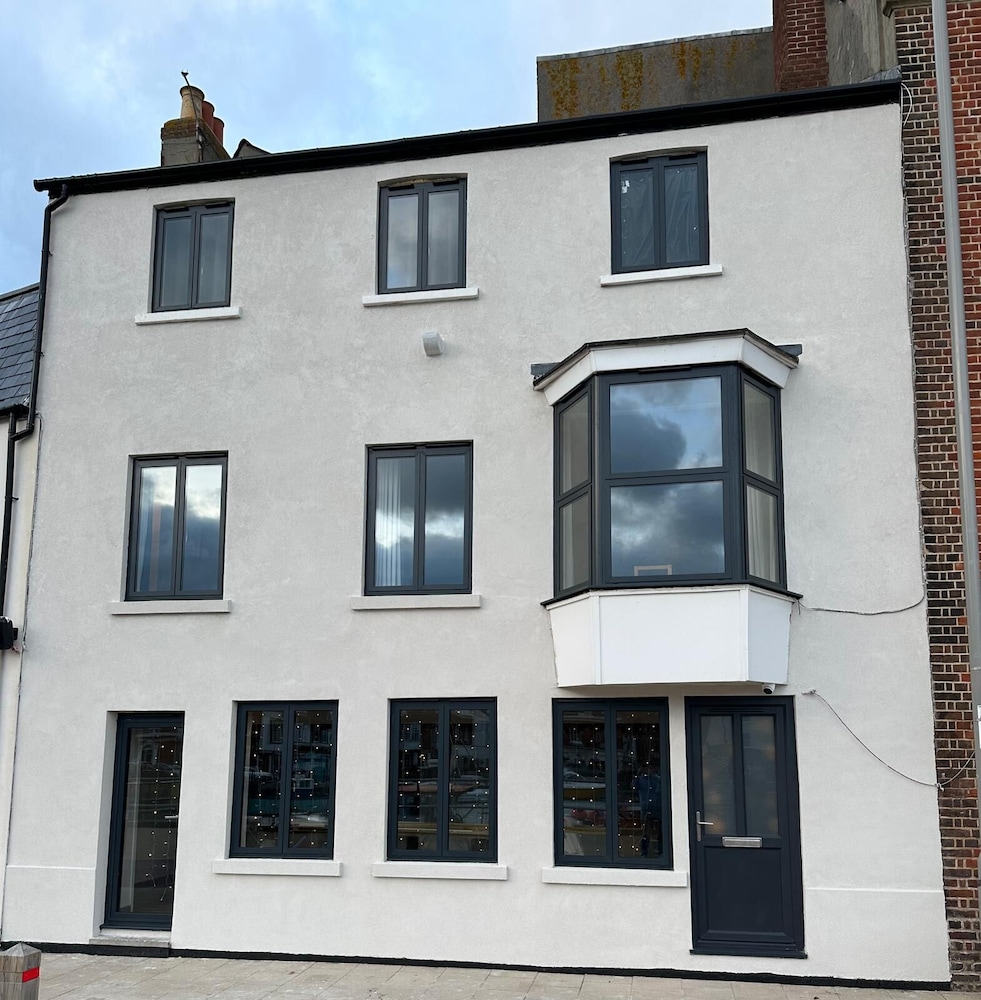 Quayside Quarters — 4-Star Luxury Hotel in Weymouth, United Kingdom