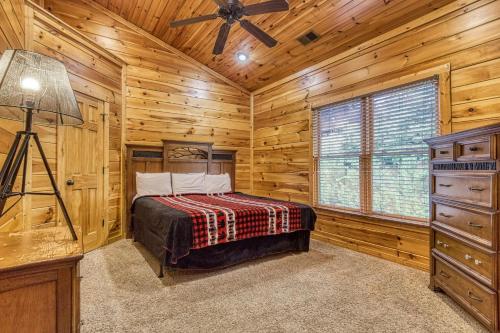 Lazy Bear Lodge Hot Tub Resort Pool WIFI 1089 FREE tickets each paid day Dollywood and More - photo 22