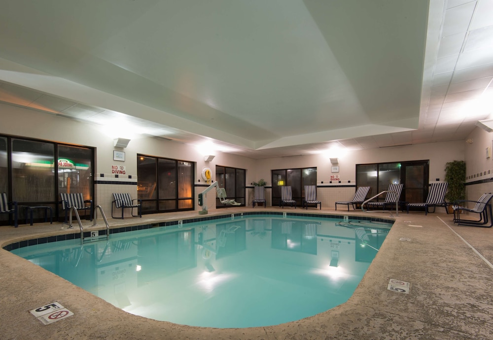 Hampton Inn Mount Airy - photo 34