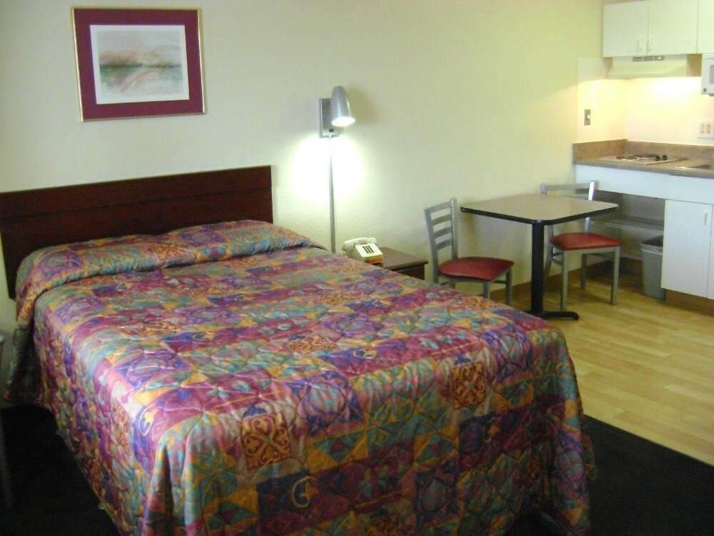 InTown Suites San Antonio East - photo 6