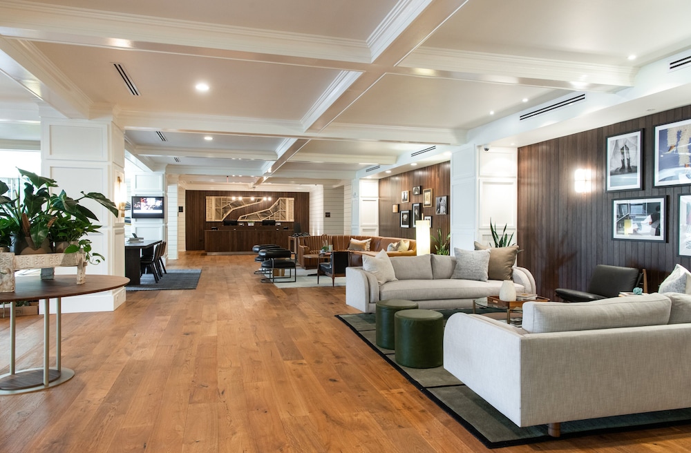 Hutton Hotel - photo 2