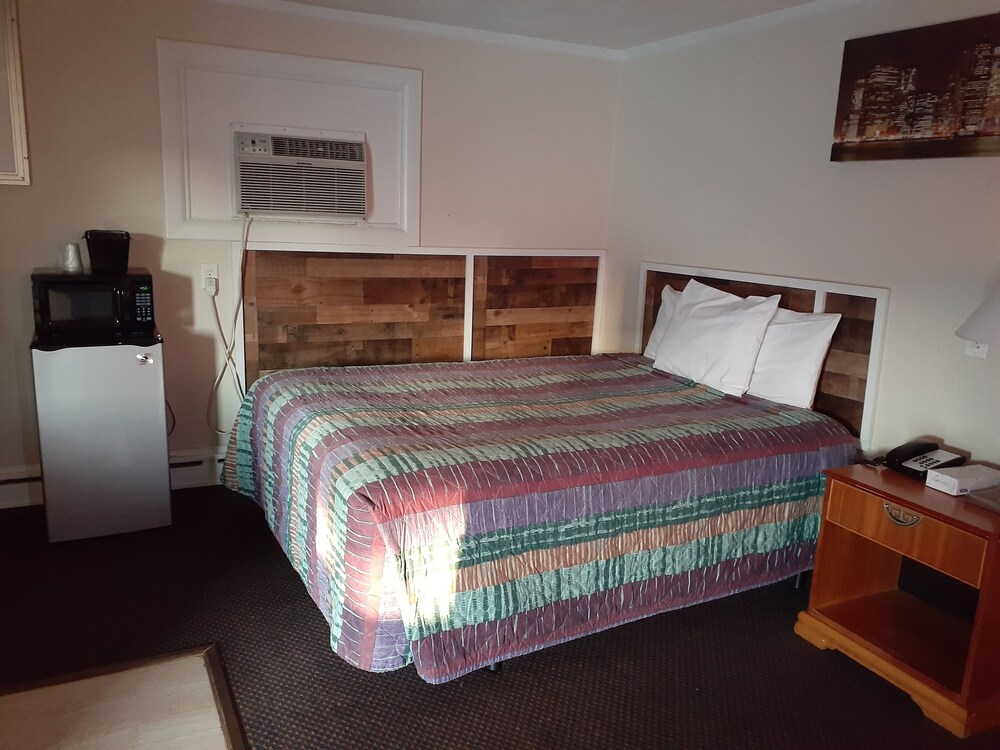 Town Line Motel - photo 27