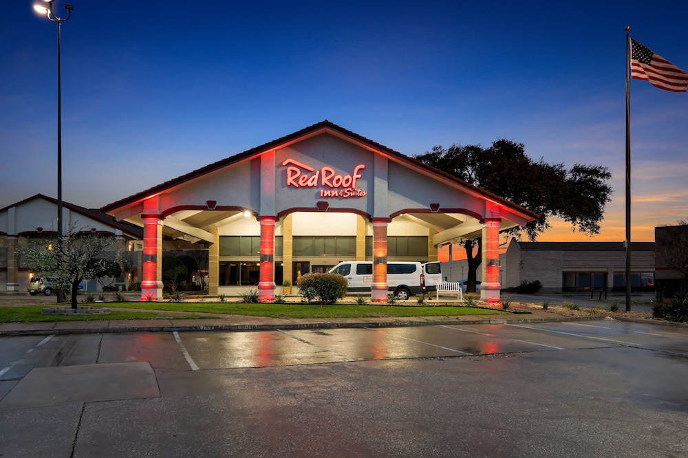 Red Roof Inn & Suites Irving DFW Airport South - photo 50