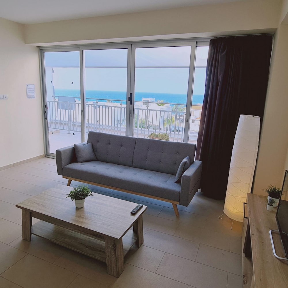 40 PRO 2 Sunrise Beach Apt 2