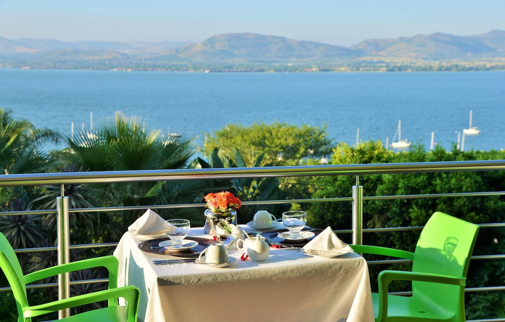Stirling Manor Boutique Guest House — 5-Star Luxury Hotel in Brits, South Africa