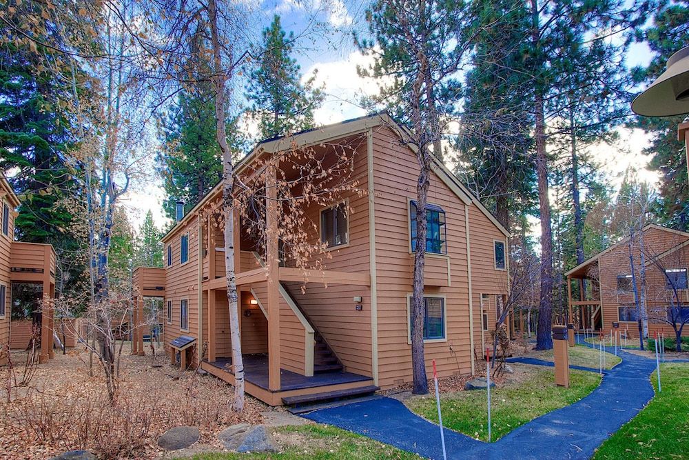 Delightful Mccloud 2 Bedroom Condo by RedAwning