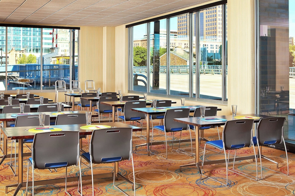 Aloft Milwaukee Downtown - photo 56