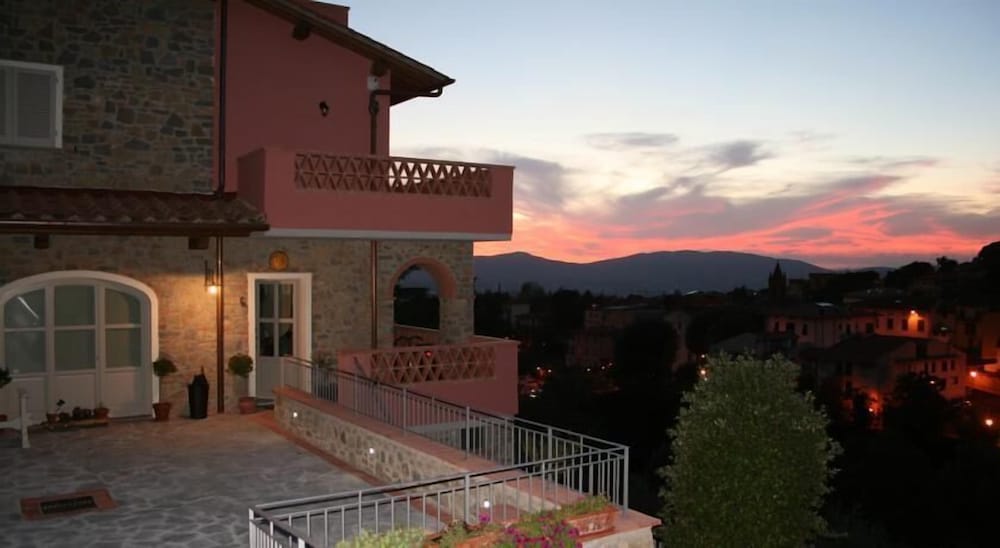 La Terrazza di Reggello — 4-Star Luxury Hotel in Reggello, Italy