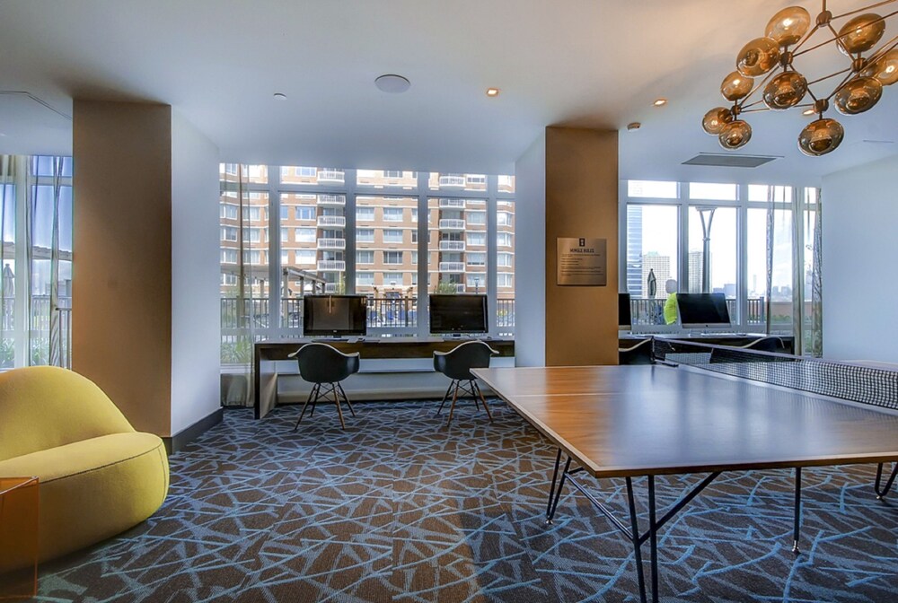Global Luxury Suites at Newport - photo 58