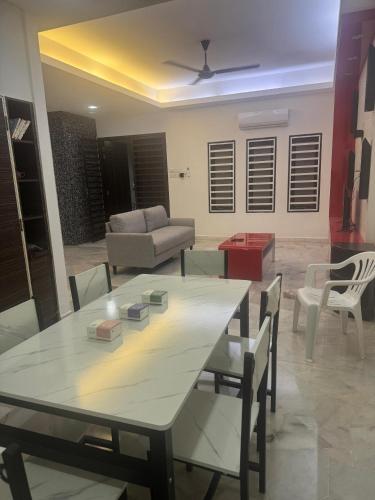 AirPutih7 4R3BHomestay 5 min to Town&Mall 8 13pax in Kuantan, Malaysia