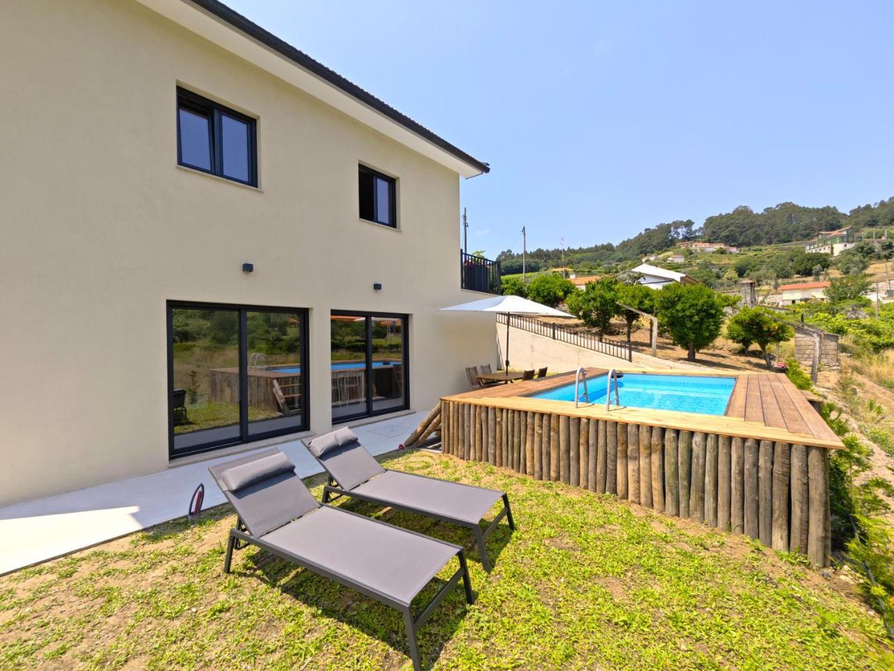 Casa da Milinha Villa with a Pool near Rio Douro — 4-Star Luxury Hotel in Baiao, Portugal