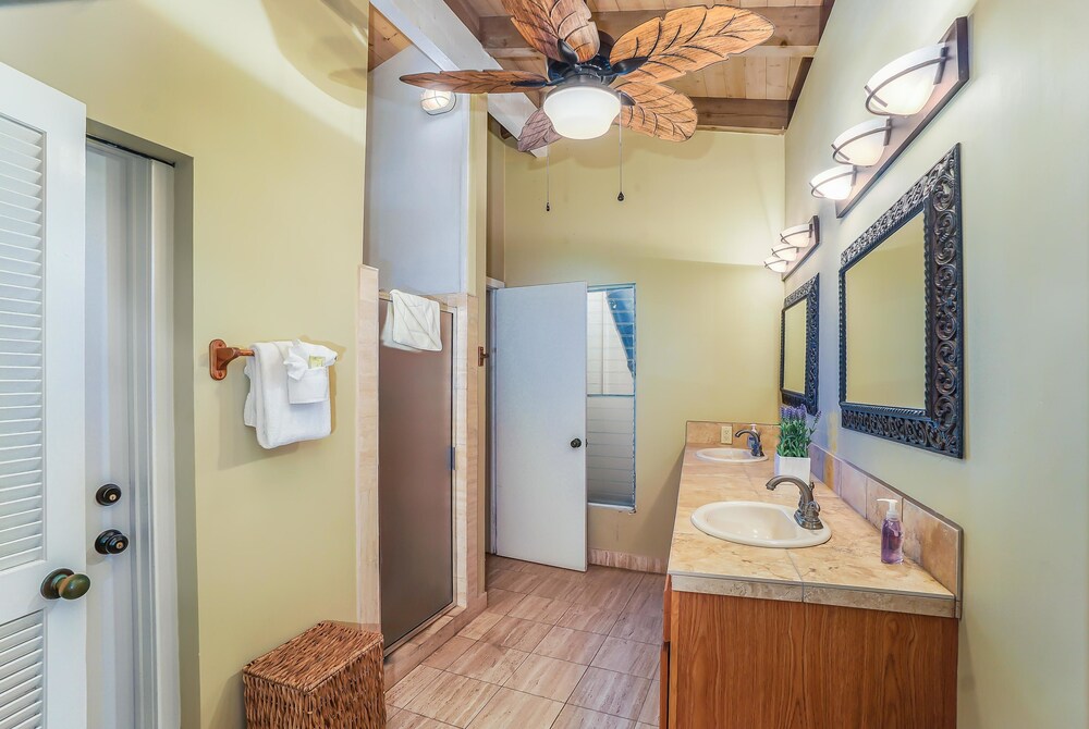 Hale Huna Kai Oceanfront by RedAwning - photo 14