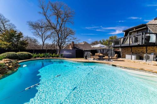 Dome Manor 2 Game Rooms Hot Tub Pool — Bedford