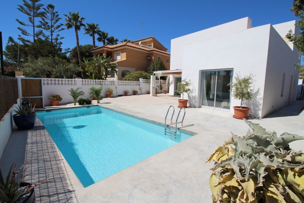 Villa Nathalie — 4-Star Luxury Hotel in El Campello, Spain