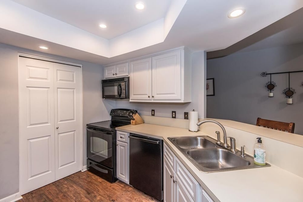 406 Yacht Harbor Court - photo 9