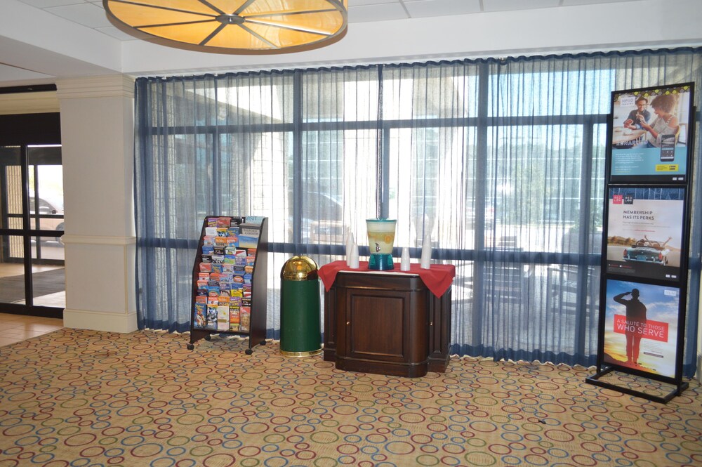 North Baltimore Plaza Hotel - photo 2