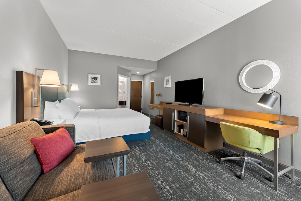 Hampton Inn & Suites Newtown - photo 81