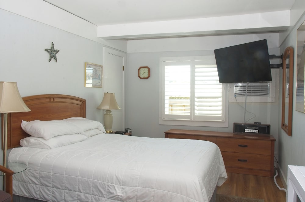 Vineyard Harbor Motel Private Beach - photo 108