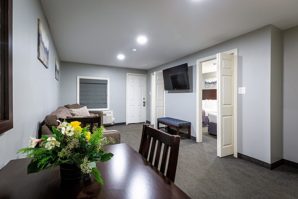 Mt Madison Inn & Suites - photo 28