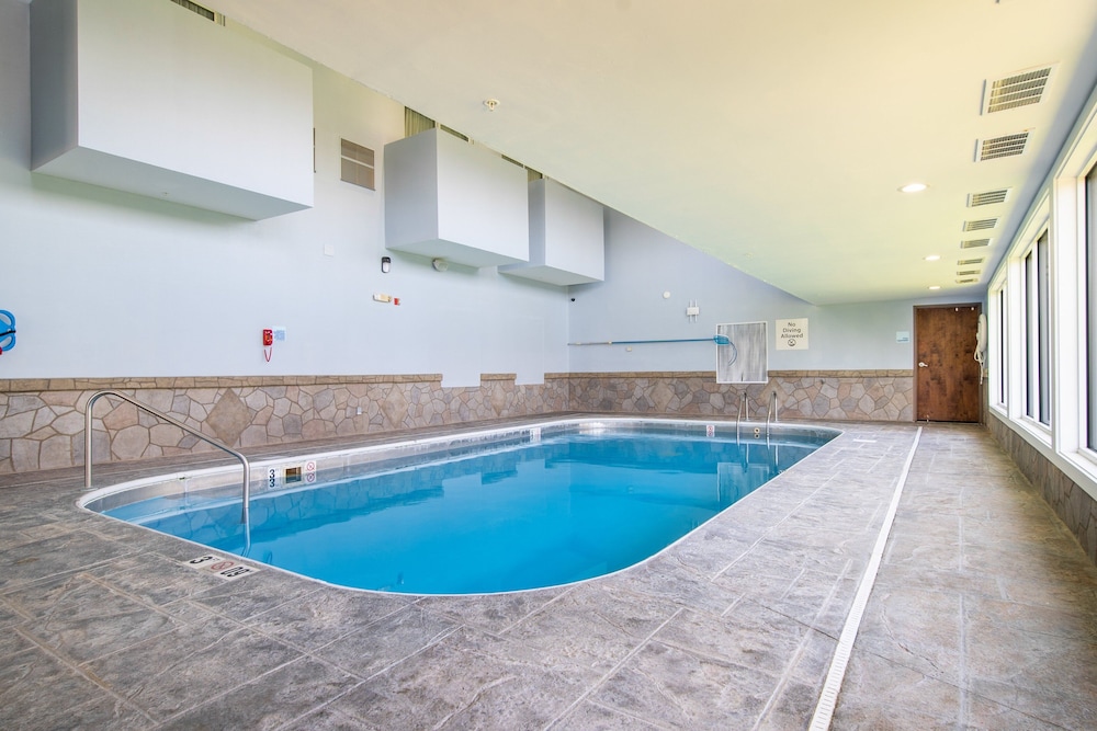 Holiday Inn Express Hotel & Suites Bedford by IHG - photo 18