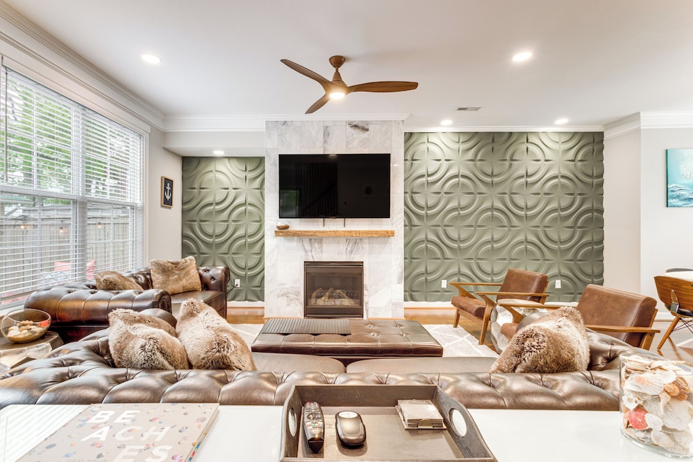 Modern Virginia Beach Retreat in Resort District - photo 3