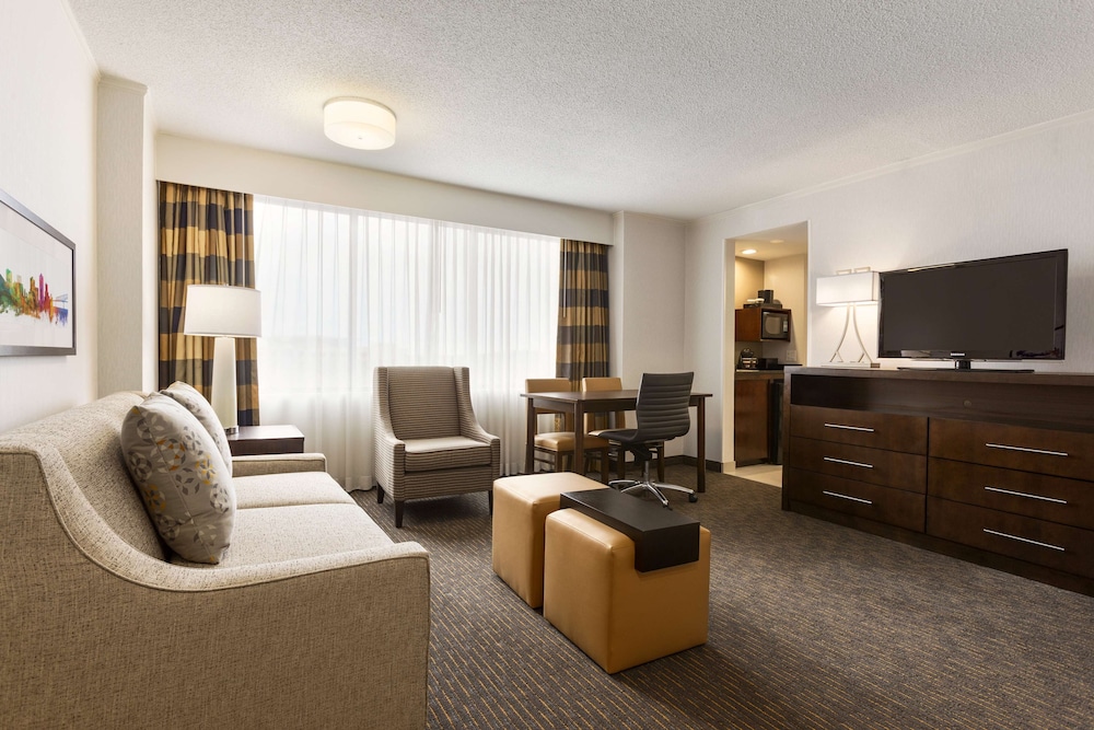 Embassy Suites by Hilton Baltimore at BWI Airport - photo 18