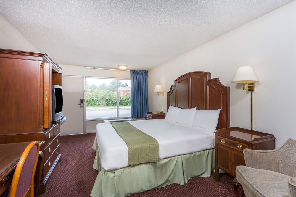 Palmetto Inn - photo 12
