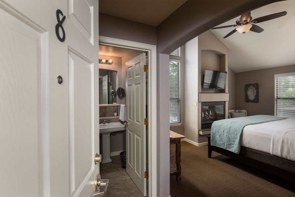 The Inn Above Oak Creek - photo 22