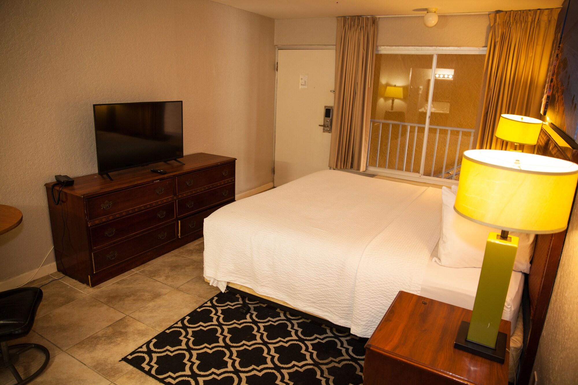 Days Inn by Wyndham Cocoa Cruiseport West At I 95 524 - photo 29