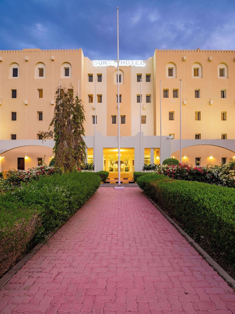 Sur Plaza Hotel