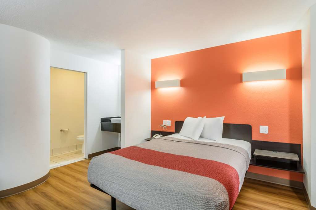 Motel 6 Harvey IL - photo 5