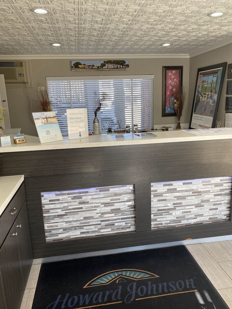 Howard Johnson by Wyndham Historic Lake Charles in Lake Charles, United States