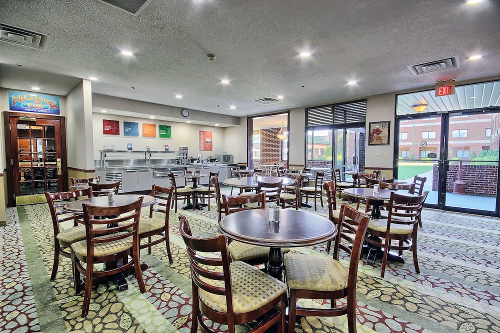 Comfort Suites Parkersburg South - photo 45