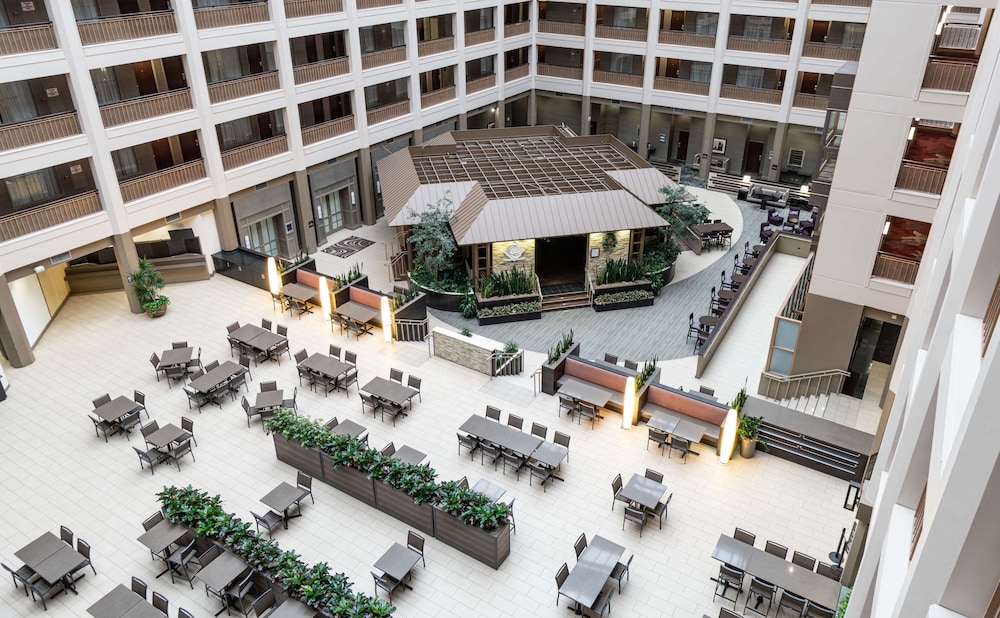 Embassy Suites by Hilton Chicago North Shore Deerfield - photo 7