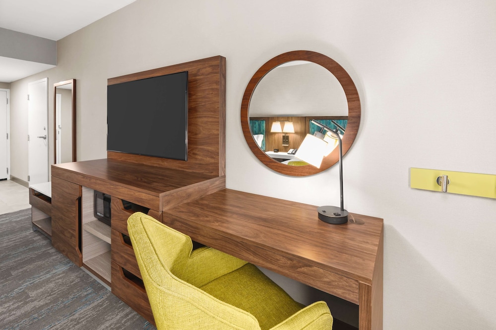 Hampton Inn Seekonk - photo 12