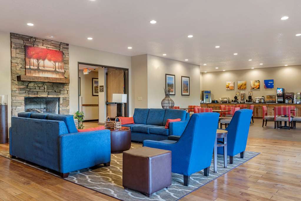 Comfort Inn & Suites Blue Ridge - photo 36