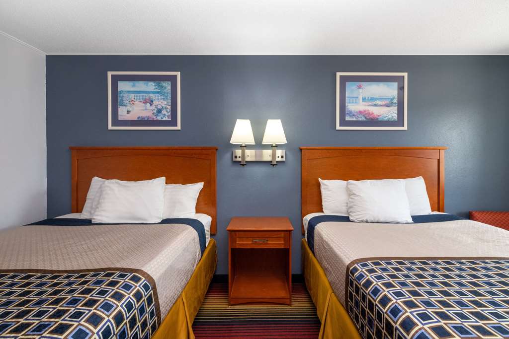 Travelodge by Wyndham Spirit Lake Okoboji - photo 11