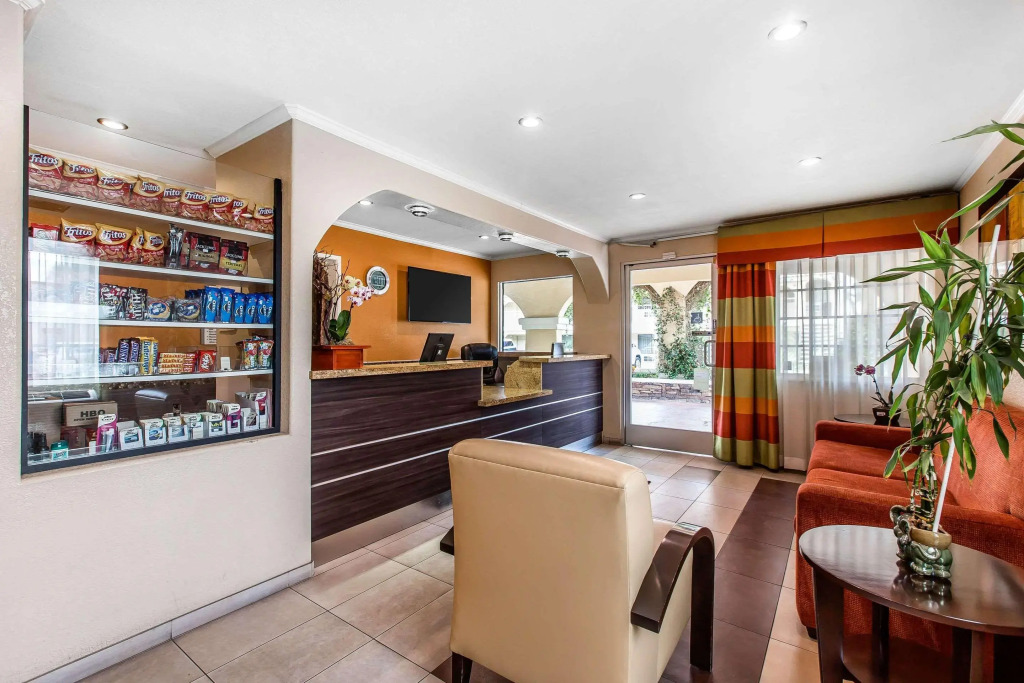 Econo Lodge Inn & Suites El Cajon San Diego East - photo 16