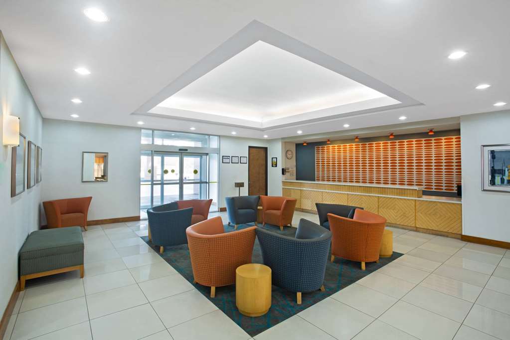 La Quinta Inn & Suites by Wyndham Austin NW Lakeline Mall - photo 5