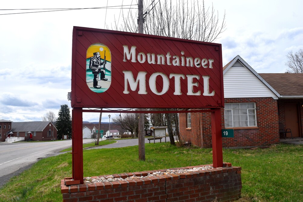 Mountaineer Motel pet-friendly hotel La Vale