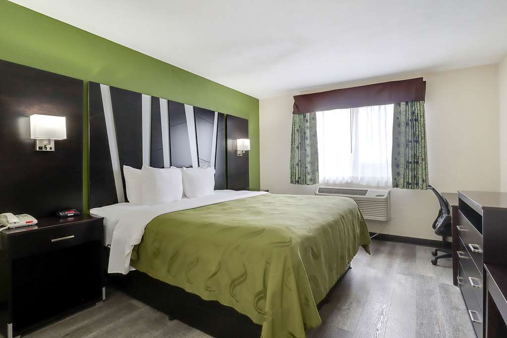 Quality Suites Albuquerque Airport - photo 10